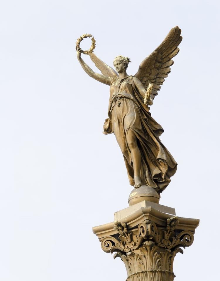 Statue of an angel with a wreath