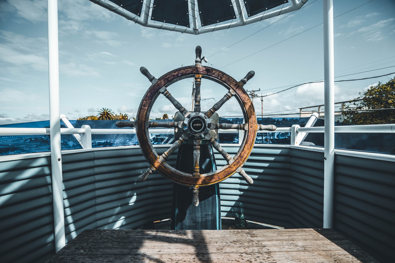 Helm of a fancy ship.